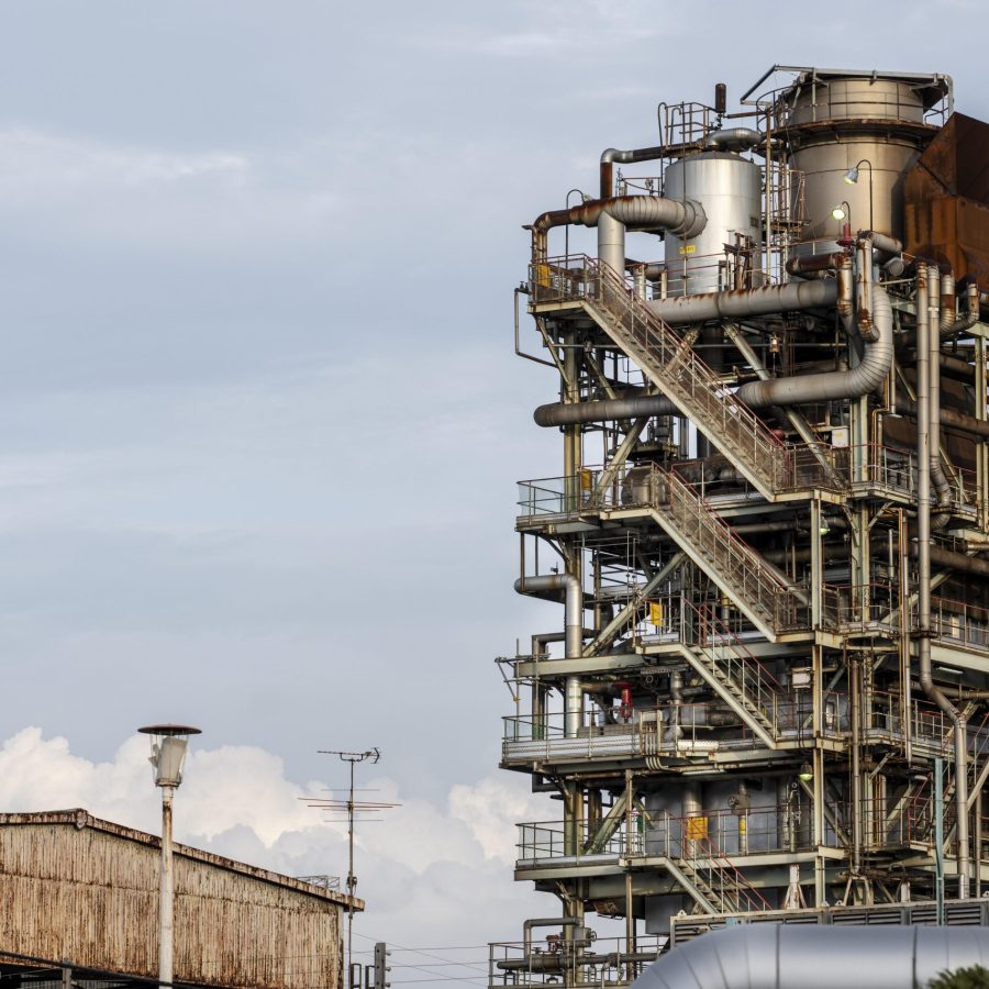 pollution-industry-exterior-daylight (1)